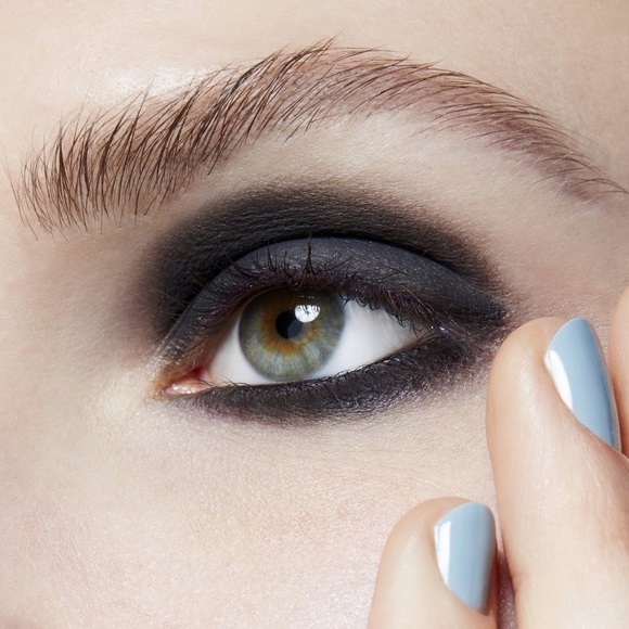 MAC Matte Eye Shadow Carbon - Picture 14 of 16